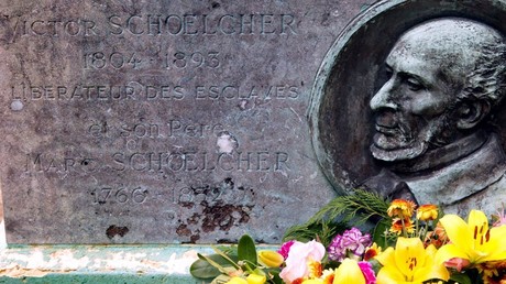 Cliché de la pierre tombale de Victor Schœlcher, le 5 mai 2004, à Paris (image d’illustration).