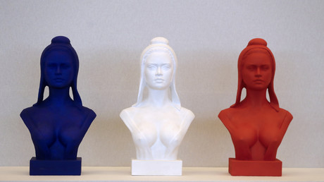 Trois bustes représentant Brigitte Bardot en Marianne, exposés lors du congrès de l'association des maires de France le 21 novembre 2017 à Paris (image d'illustration).