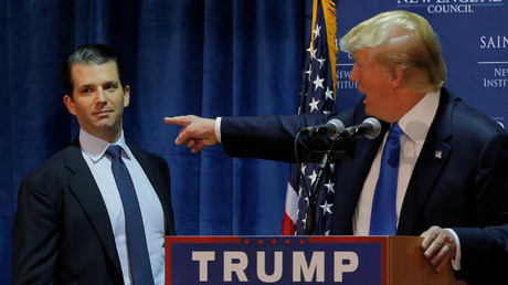 Le candidat républicain américain Donald Trump et son fils Donald Trump Jr. à Manchester, New Hampshire, le 11 novembre 2015. (image d'illustration)