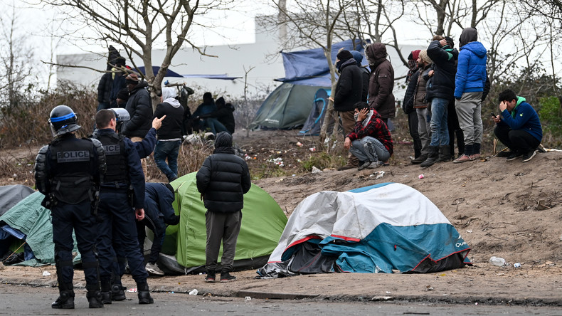 Des associations d'aide aux migrants de Calais saisissent le nouveau Défenseur des droits et l'ONU