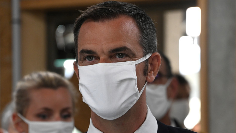 «Une situation à risques» : Olivier Véran prévient contre une possible résurgence du Covid-19