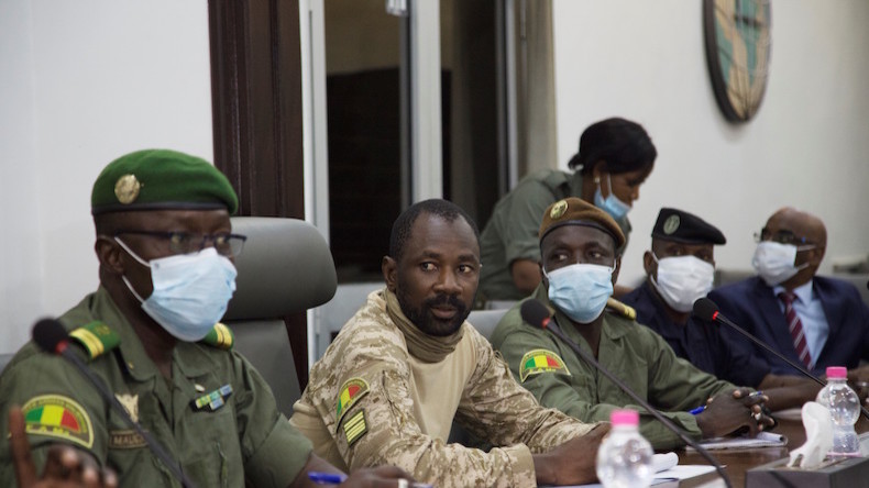 Mali : la junte militaire proclame son leader Assimi Goïta chef de l'Etat et retarde la transition