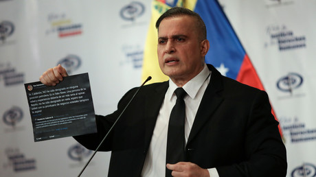 Le procureur général du Venezuela, Tarek William Saab, tient une conférence de presse un jour après que le gouvernement vénézuélien a déclaré avoir déjoué une tentative d'incursion de «mercenaires terroristes» de Colombie, à Caracas au Venezuela, le 4 mai 2020.