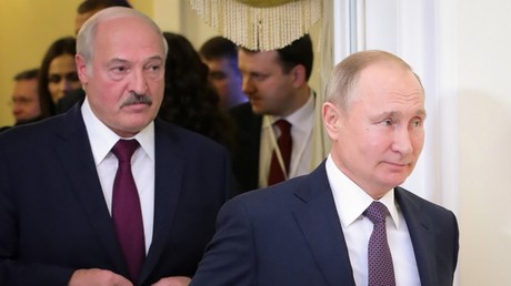 Vladimir Poutine et Alexandre Loukachenko, le 20 décembre 2019, à Saint-Pétersbourg (Russie) (image d'illustration).