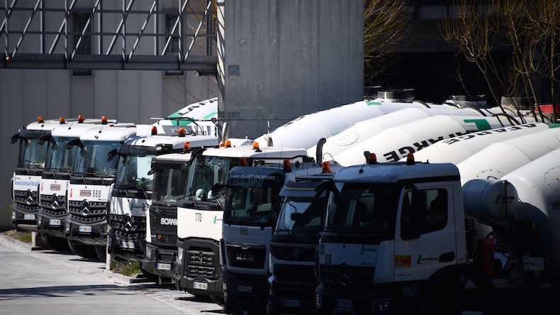Un camion Lafarge déverse ses eaux usées dans la Seine, une plainte est déposée