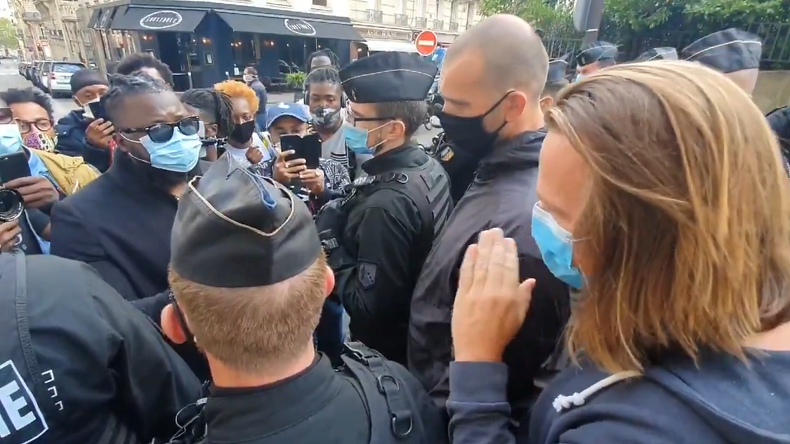 Affaire Obono : échanges tendus avec la LDNA devant la rédaction de Valeurs actuelles