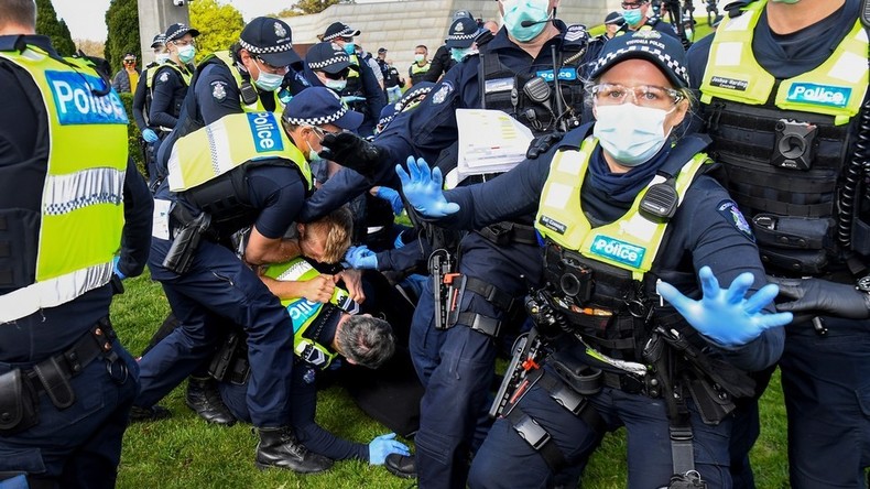 Covid-19 : heurts entre forces de l'ordre et manifestants anti-confinement à Melbourne