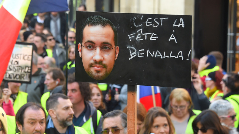 Alexandre Benalla entretient-il toujours des liens avec l'Elysée ?