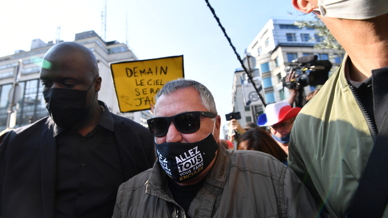 «Bigard collabo» : l'humoriste hué par des Gilets jaunes qu'il venait soutenir