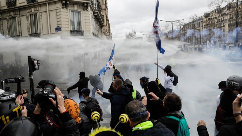 Journalistes et accréditations en manifestation, le flou demeure côté police
