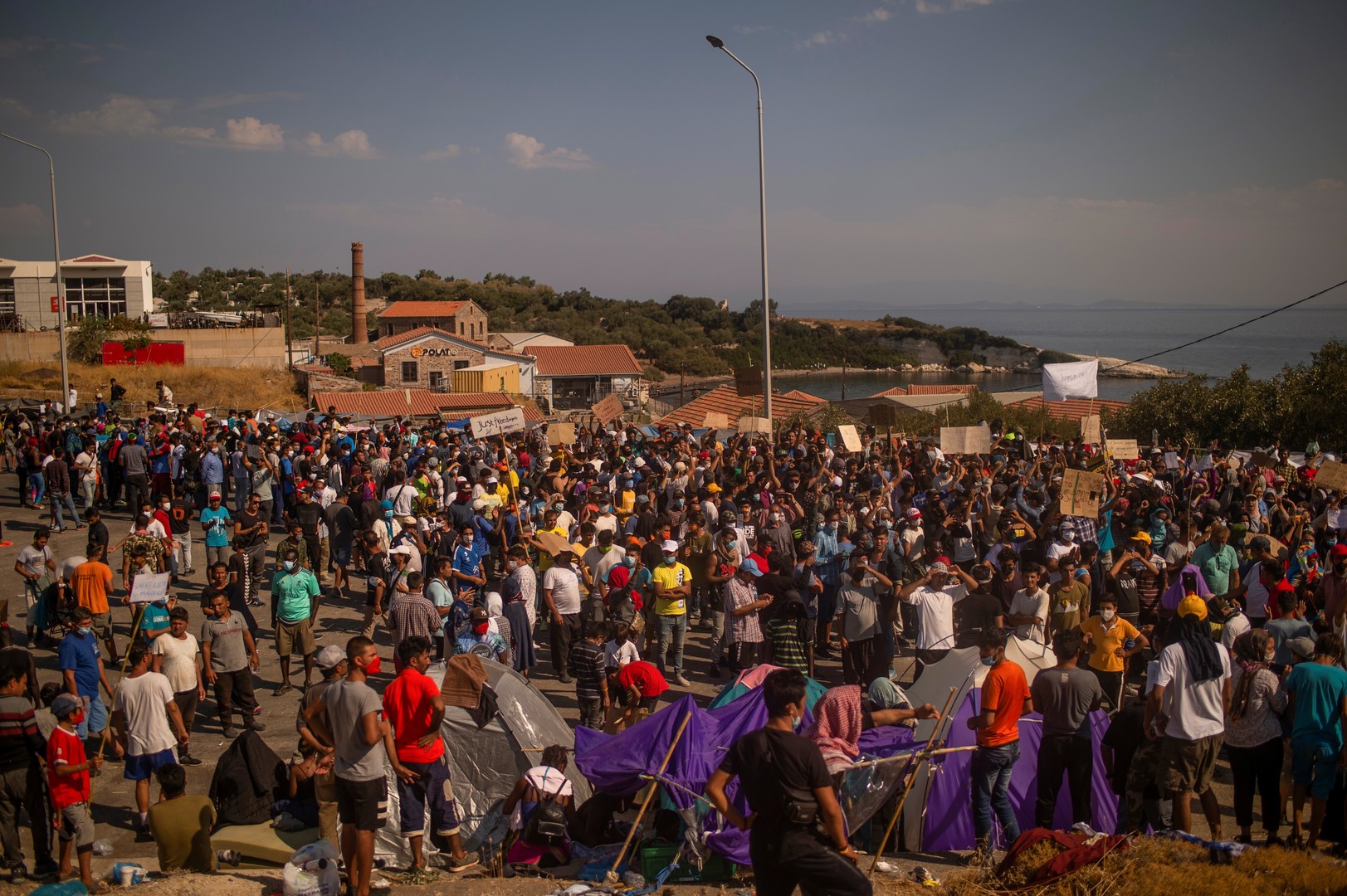 Grèce : affrontements entre migrants et policiers lors d'une manifestation pour de nouveaux abris