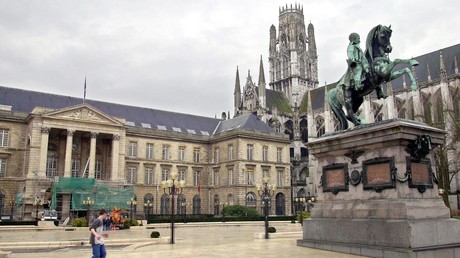 Photographie prise le 07 février 2001 de la place de l'Hôtel de Ville de Rouen (image d'illustration).