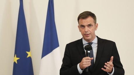 Le ministre français de la Santé s'exprime lors d'une conférence de presse le 17 septembre 2020 à Paris.
