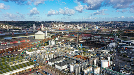 La zone industrielle de Rouen en Normandie le 9 décembre 2019, avec l'usine de Lubrizol endommagée par un grand incendie le 26 septembre 2019, au centre (image d'illustration).