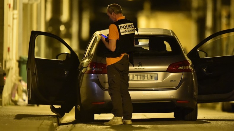 Val d'Oise : deux policiers en planque blessés par balles, un pronostic vital engagé