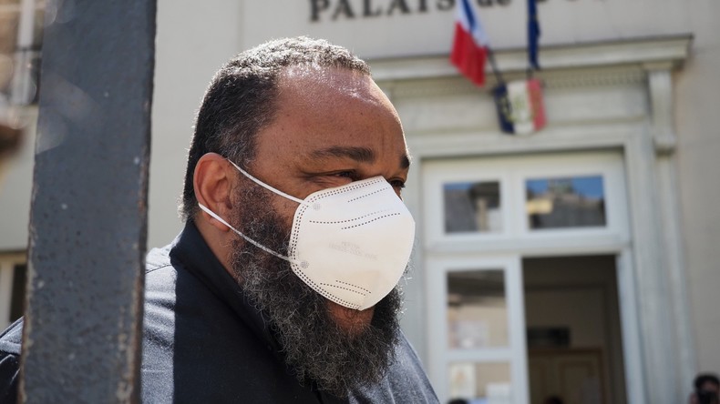 Enquête sur un spectacle de Dieudonné comportant de nombreux spectateurs non masqués