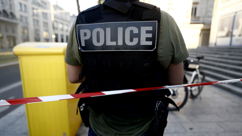 Lyon : des menaces de décapitation visant un maire et des professeurs taguées sur une école