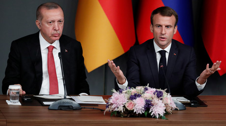 Recep Tayyip Erdogan aux côtés d'Emmanuel Macron (image d'illustration).