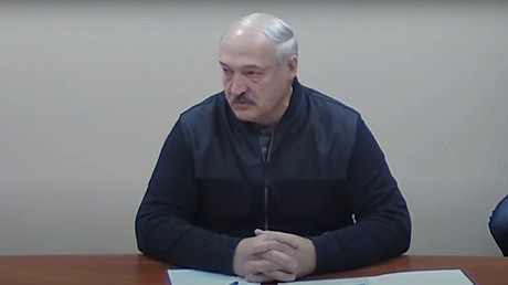 Le président biélorusse s'est entretenu avec des figures de l'opposition incarcérées, dans la prison des services spéciaux (KGB) à Minsk, le 10 octobre.