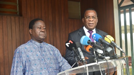 Les deux principaux candidats de l'opposition, l'ancien président Henri Konan Bédié (gauche) et l'ancien Premier ministre Pascal Affi N'Guessan (droite)  en conférence de presse le 15 octobre.