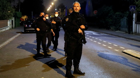 Des policiers à Conflans-Sainte-Honorine, dans les Yvelines, le 16 octobre 2020 (image d'illustration).