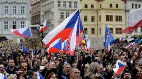 Manifestation contre les mesure anti-Covid-19 à Prague, le 18 octobre.