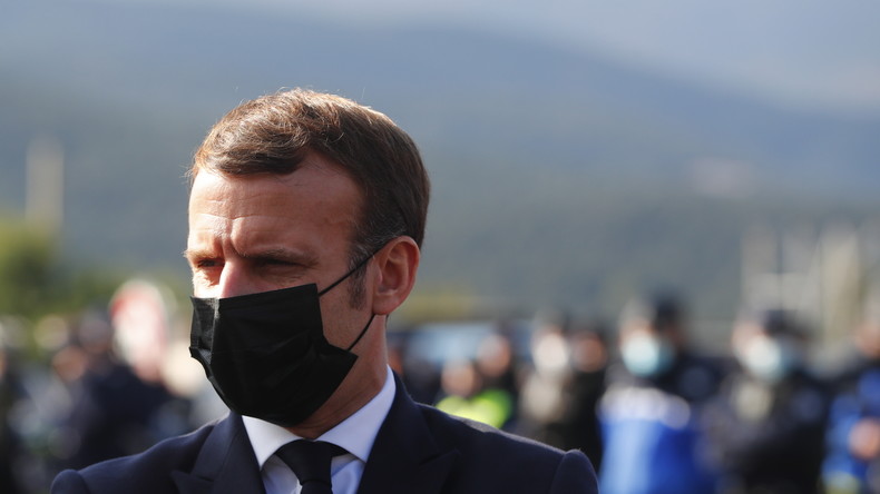 Emmanuel Macron envisage-t-il le confinement des seules personnes à risque ?