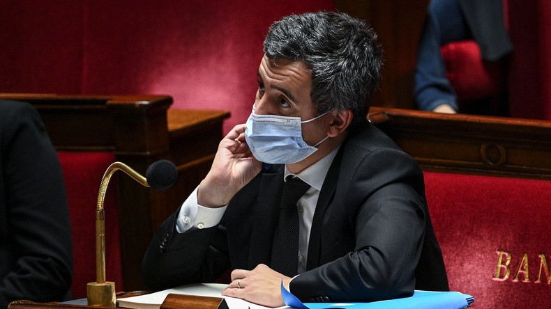 «Darmanin est la honte de notre République» : la classe politique réagit à l'agression de Michel