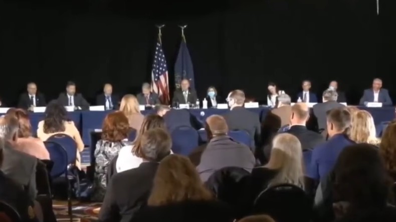 L'équipe de Trump présente des témoignages sur des irrégularités lors d'une audition en Pennsylvanie