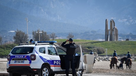 Des policiers nationaux font respecter les mesures confinement à Marseille le 19 mars 2020 (image d'illustration).