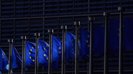 Drapeaux européens devant la Commission européenne à Bruxelles le 28 mai 2020 (image d'illustration).