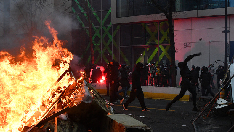 Journée de manifestations «pour les droits sociaux et la liberté» en France, affrontements à Paris