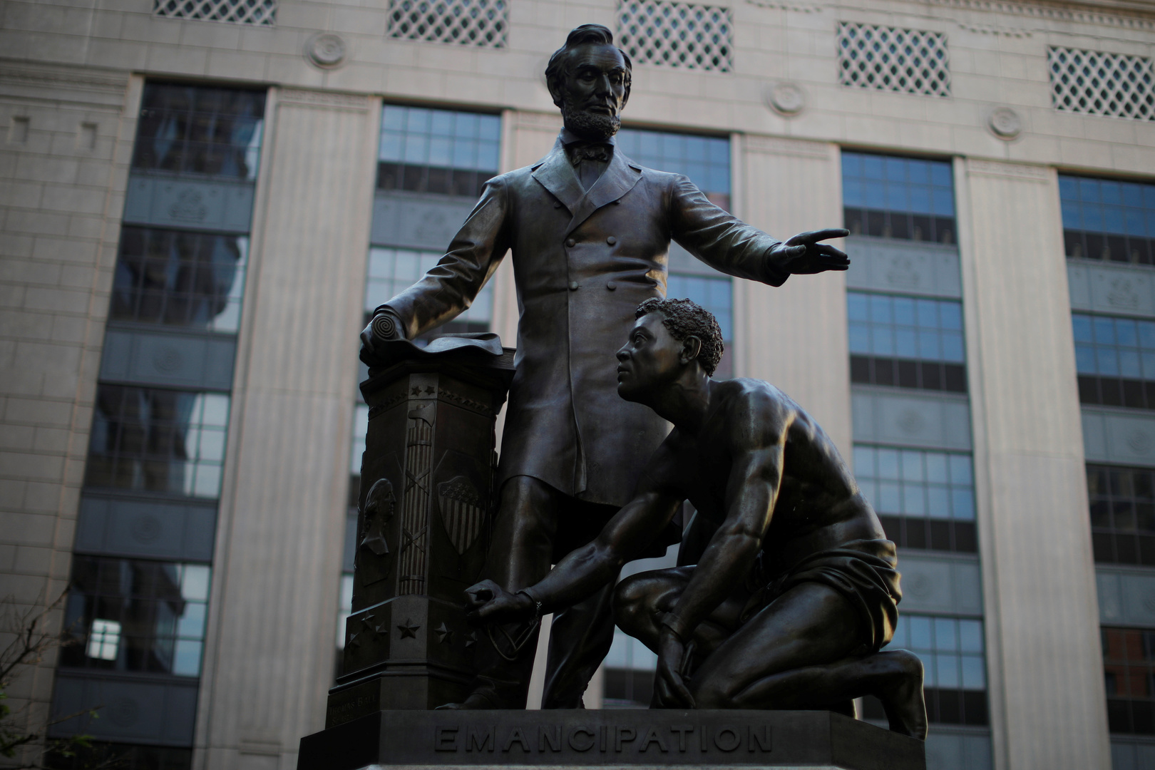 La ville de Boston retire une statue d'Abraham Lincoln prônant l'émancipation des esclaves