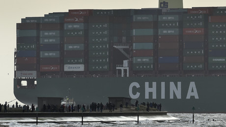 Le CSCL Globe – qui était alors le plus grand porte-conteneurs du monde – lors de son arrivée dans le port de Felixstown, en Angleterre, le 7 janvier 2015 (image d'illustration)