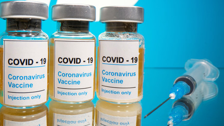 Image d'illustration représentant des flacons de vaccin contre le Covid-19 et une seringue, réalisée le 31 octobre 2020.