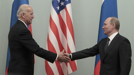 Vladimir Poutine et Joe Biden le 10 mars 2011 à Moscou (image d'illustration).