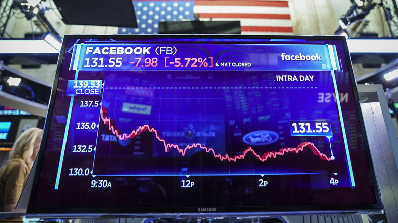 Chute en bourse : la stratégie anti-Trump de Facebook et Twitter va-t-elle leur coûter cher ?