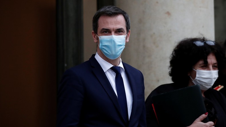 Masques en tissu faits maison : l'Académie nationale de médecine en désaccord avec Olivier Véran