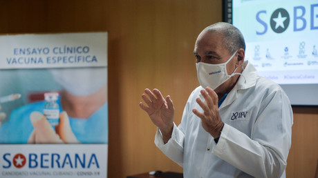 Vicente Vérez Bencomo, directeur général du Finlay Vaccine Institute, lors d'une conférence de presse au Finlay Vaccine Institute de La Havane, le 20 janvier 2021.