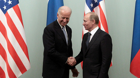 Vladimir Poutine et Joe Biden, en 2011 à Moscou (image d'illustration).