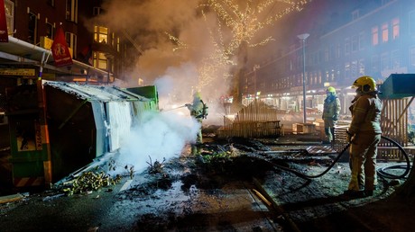 Les Pays-Bas, et sur cette image la ville de Rotterdam, ont connu une nouvelle nuit d'émeutes contre le couvre-feu décidé contre le Covid.