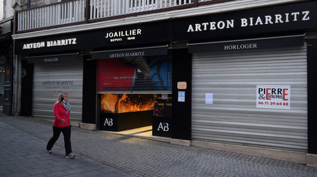 Un magasin fermé à Biarritz afin de respecter le couvre-feu à 18h, le 16 janvier 2021 (image d'illustration).