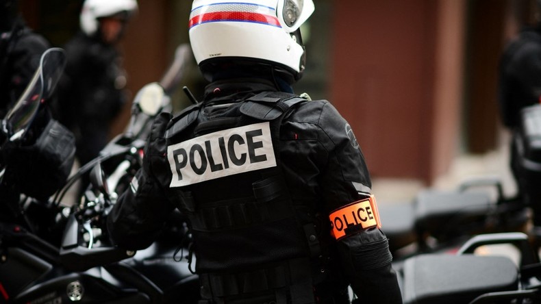 «Tuez-les ! Tuez-les !» : des policiers agressés par «une trentaine d'individus» à Poissy
