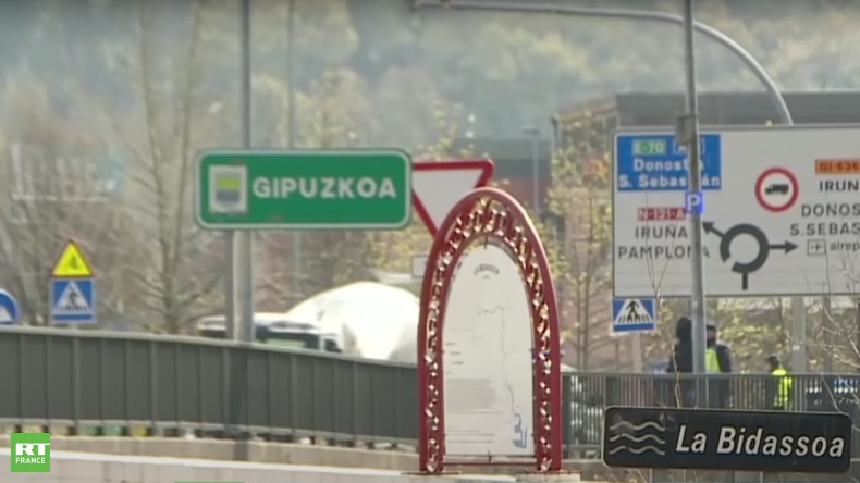 Tensions entre des militants du Rassemblement national et des pro-migrants à la frontière espagnole