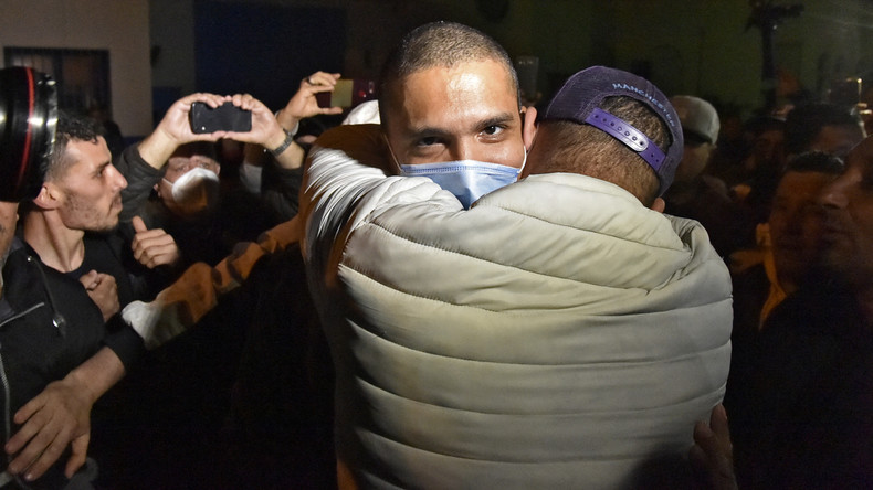 Algérie : Khaled Drareni, Rachid Nekkaz et des dizaines de détenus du Hirak libérés