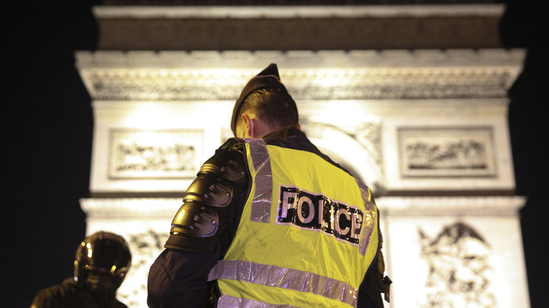 Des interpellations et des saisies lors de deux fêtes clandestines à Paris et Orly