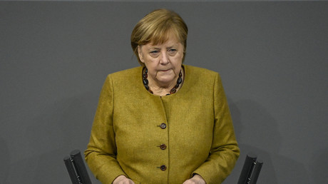 Angela Merkel devant le Bundestag le 11 février 2021