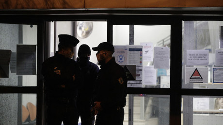 Des policiers dans le commissariat de Poissy le 15 février 2021 (image d'iilustration).