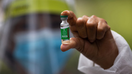 Le 9 février 2021, une infirmière prépare une dose du vaccin d'AstraZeneca au Brésil (image d'illustration).