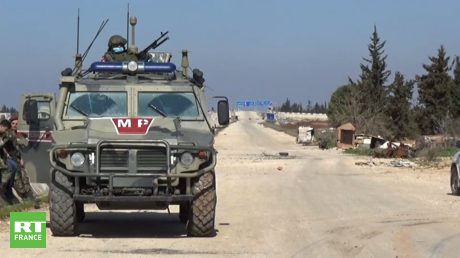 Le 22 février, les forces gouvernementales russes et syriennes ouvrent des couloirs humanitaires à Sarmin (Syrie).